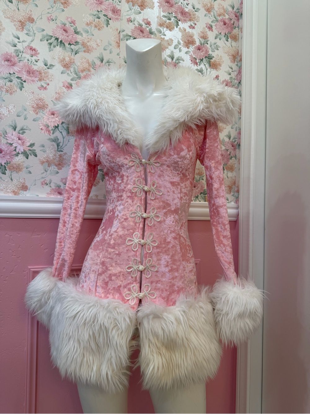 Feminine Pink Velvet Mini Dress with Plush Faux-Fur Trim
